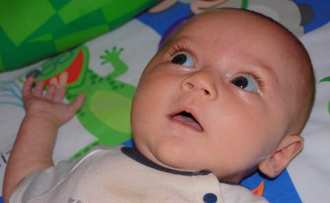 I hate turning my head to the right, but I have no problem looking right…