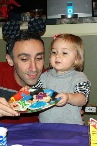 Dad, when it comes to cookie decorating, you're no Grandma Droste!